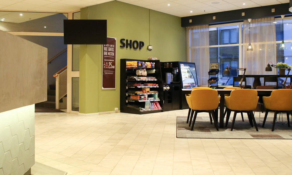 Copyright: SKCB photography Shop in Lobby